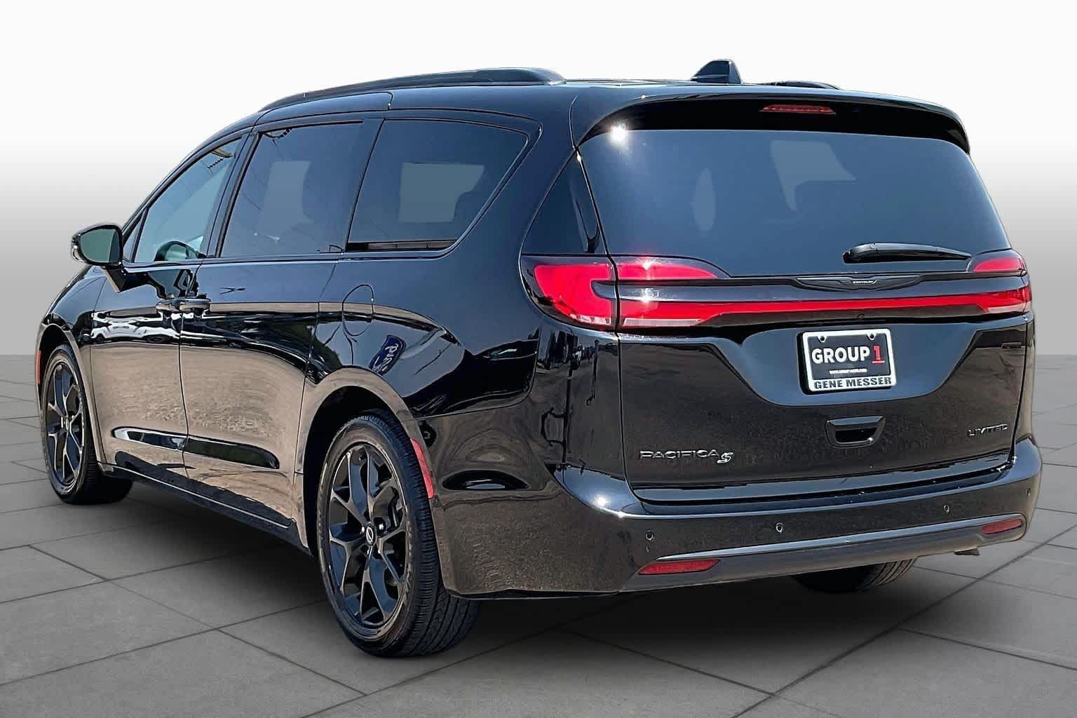 Used 2025 Chrysler Pacifica Limited FWD image 12