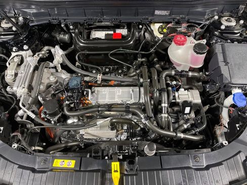 Used 2023 Mercedes-Benz EQB 300 4MATIC image 9