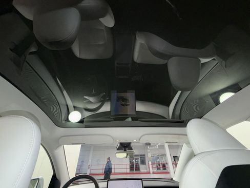 Used 2023 Tesla Model Y Long Range image 24