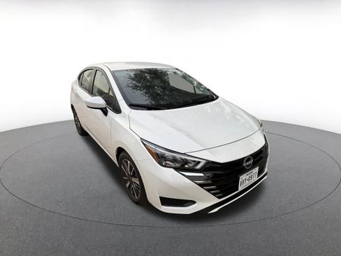 Used 2025 Nissan Versa SV image 2