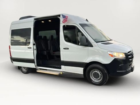 Used 2019 Mercedes-Benz Sprinter 2500 image 28