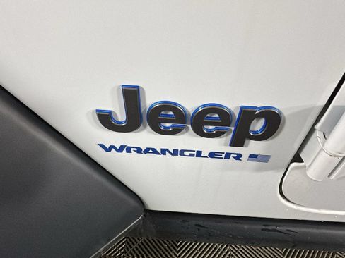 Used 2024 Jeep Wrangler Unlimited AWD/4WD image 10
