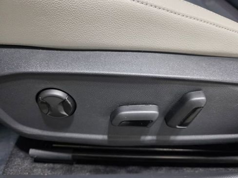 Certified 2025 Volkswagen Jetta SE image 14