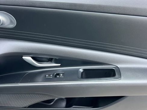 Used 2024 Hyundai Elantra SEL image 18