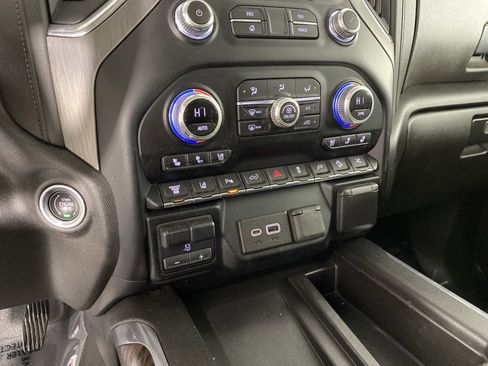 Used 2023 GMC Sierra 2500 Denali w/ Denali Black Diamond Edition image 30