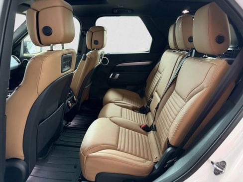 Certified 2025 Land Rover Discovery Dynamic SE AWD/4WD image 18