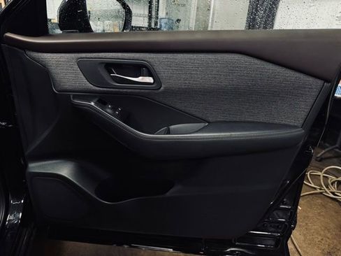 Used 2022 Nissan Rogue SV image 14