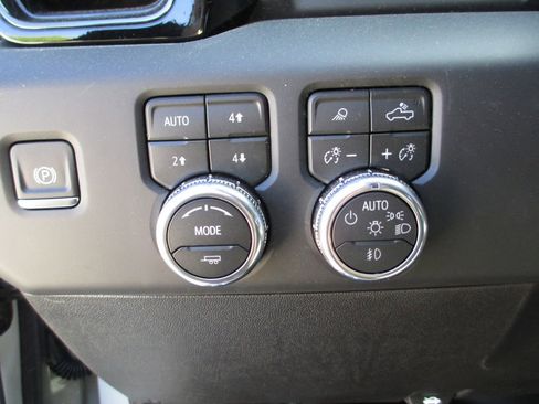 New 2026 GMC Sierra 2500 AT4 w/ AT4 Premium Plus Package AWD/4WD image 17