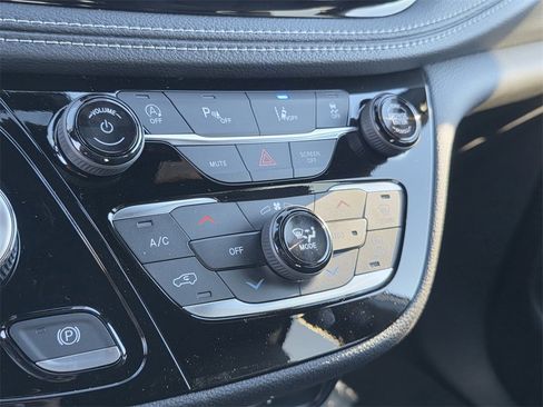 New 2026 Chrysler Pacifica Select image 18