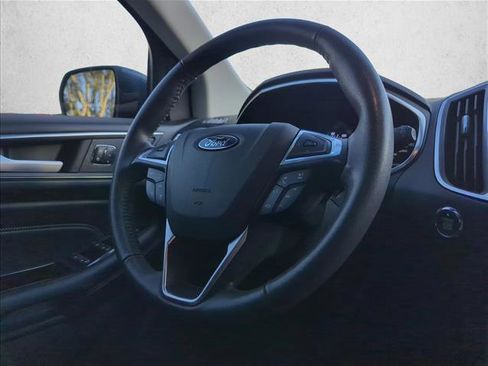 Used 2019 Ford Edge Titanium image 30