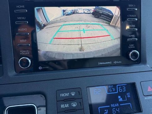Used 2020 Toyota Sienna XLE w/ XLE Navigation Package image 33