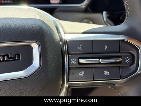 Used 2025 GMC Canyon Denali AWD/4WD image 25