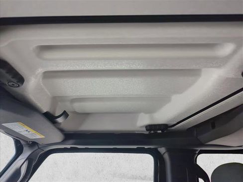 Used 2025 Jeep Gladiator Sport image 12