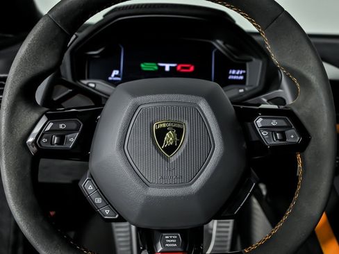 Used 2022 Lamborghini Huracan STO RWD image 27