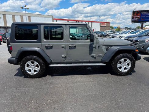 Used 2019 Jeep Wrangler Unlimited Sport S AWD/4WD image 9