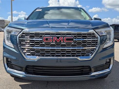 Used 2024 GMC Terrain Denali image 3