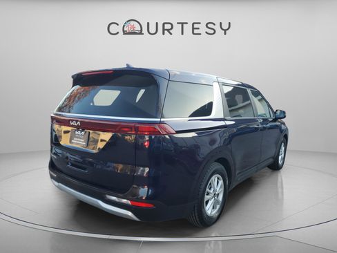 Certified 2024 Kia Carnival LX image 5