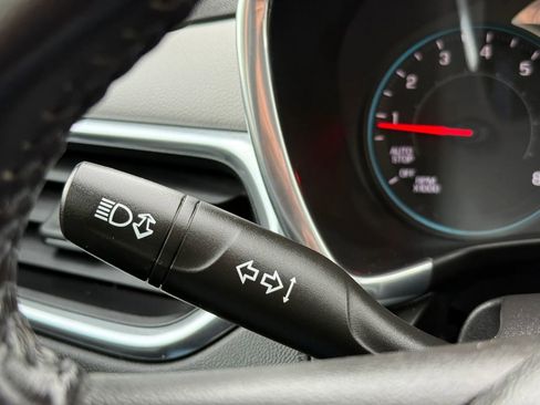Used 2019 Chevrolet Equinox LT FWD image 29