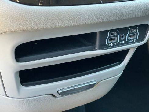 Used 2023 Chrysler Pacifica Touring-L FWD image 23