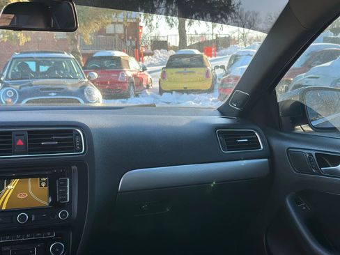 Used 2012 Volkswagen Jetta GLI image 19