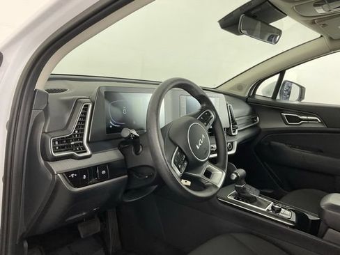 Used 2025 Kia Sportage LX FWD image 12