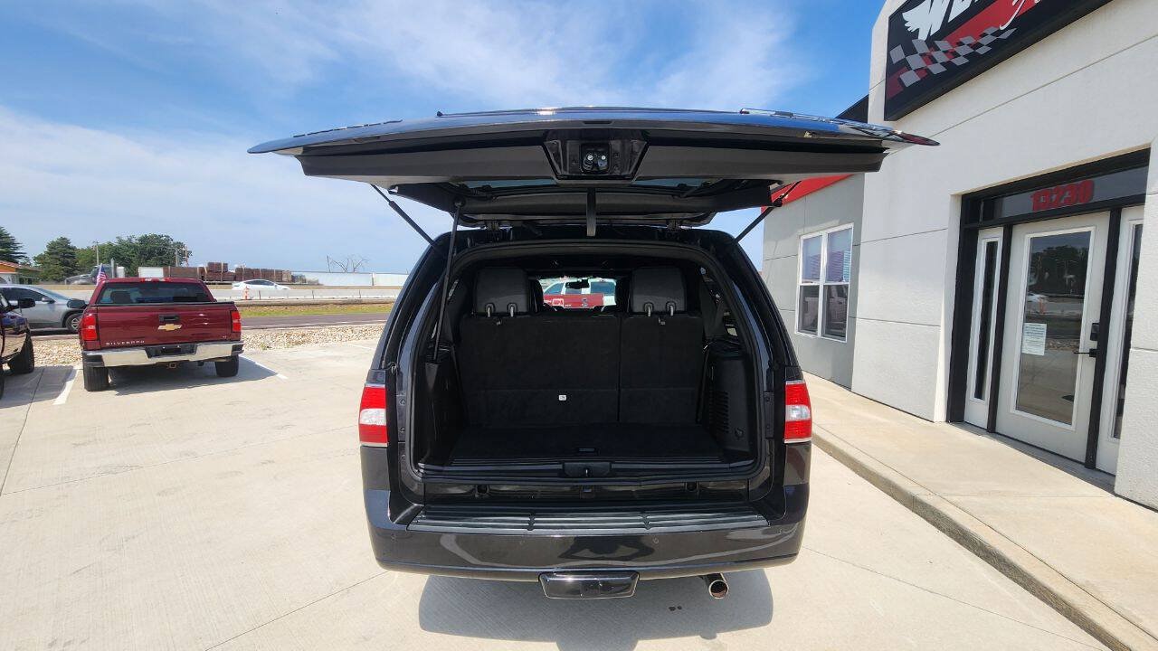Used 2013 Lincoln Navigator 4WD image 24
