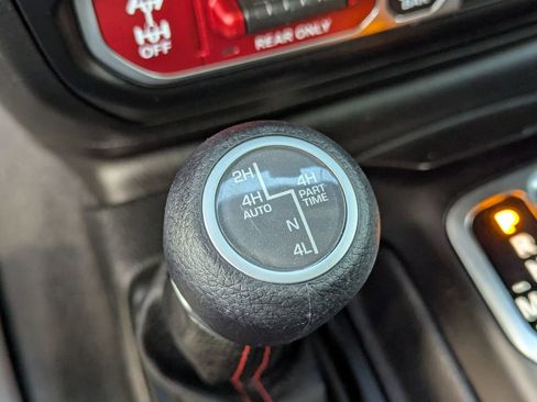 Used 2023 Jeep Gladiator Rubicon w/ Cold Weather Group AWD/4WD image 18