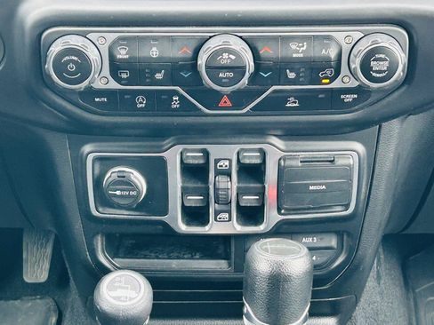 Used 2021 Jeep Gladiator Sport AWD/4WD image 19