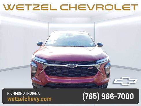 Used 2025 Chevrolet Trax RS w/ Sunroof Package FWD image 8