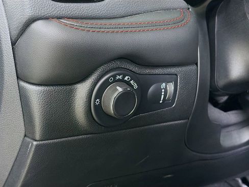 Used 2025 Dodge Durango GT image 12