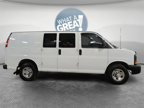 Used 2016 Chevrolet Express 2500 image 2