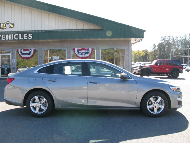 Used 2024 Chevrolet Malibu LT FWD image 3