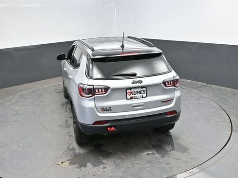 Used 2025 Jeep Compass Trailhawk AWD/4WD image 36