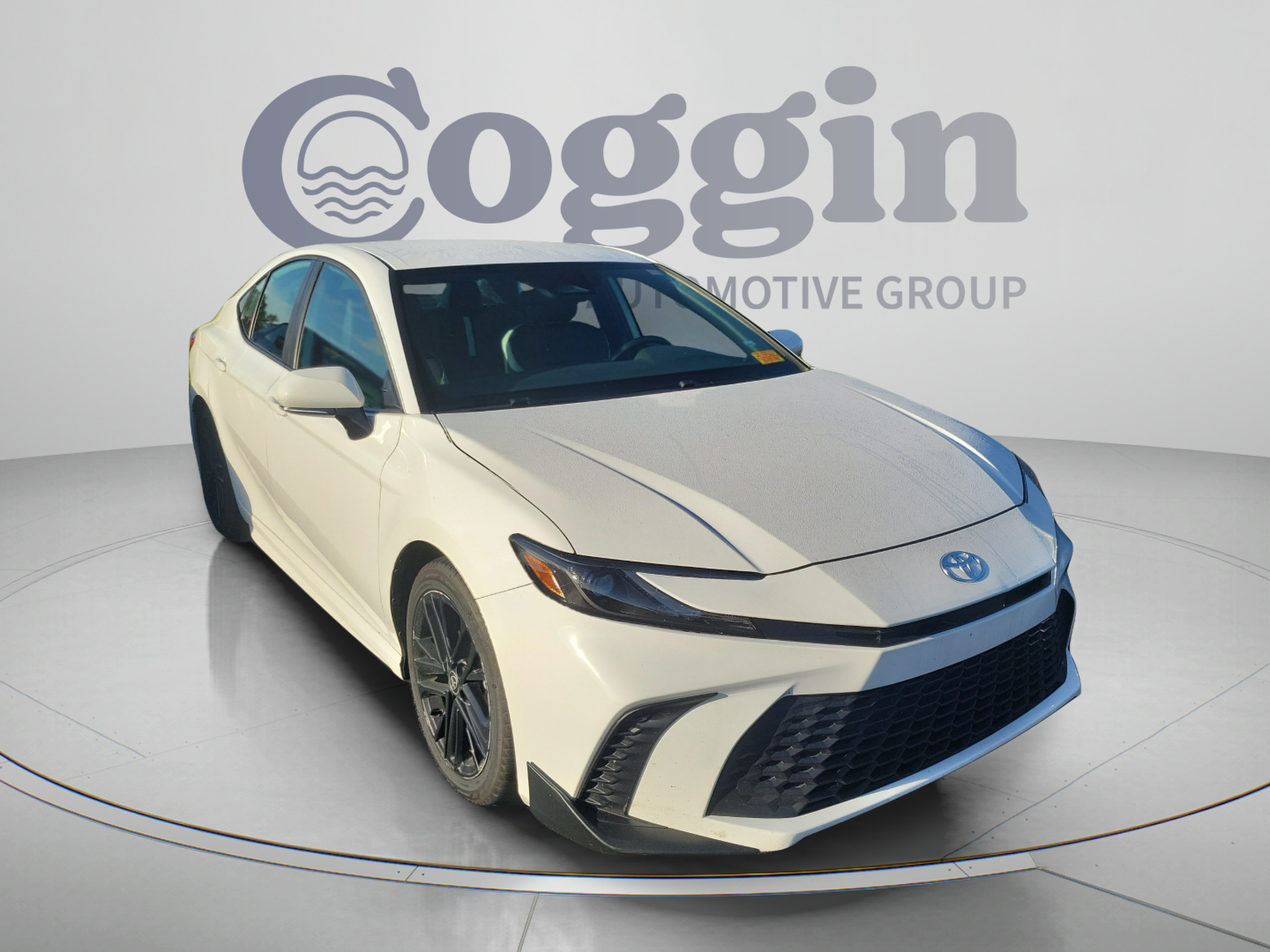 Used 2025 Toyota Camry SE FWD image 8