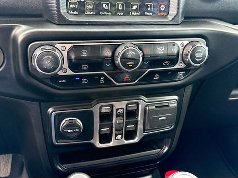 Used 2023 Jeep Wrangler Unlimited Sahara image 16