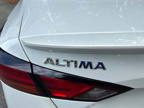 Used 2021 Nissan Altima 2.5 SV w/ SV Premium Package FWD image 11