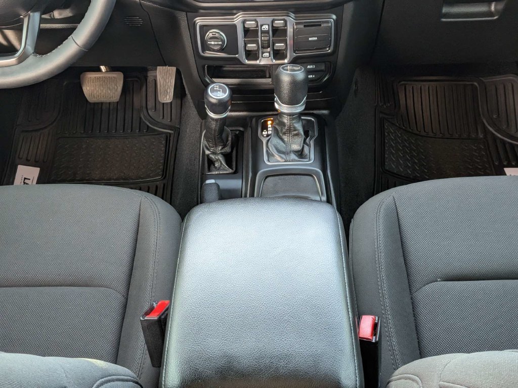 Used 2023 Jeep Wrangler Unlimited Sport w/ Sun And Sound Package AWD/4WD image 19