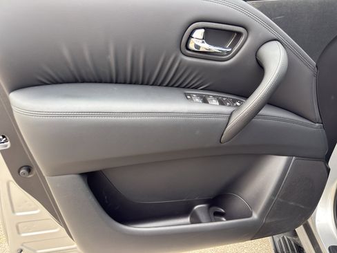 Used 2024 Nissan Armada SV image 12