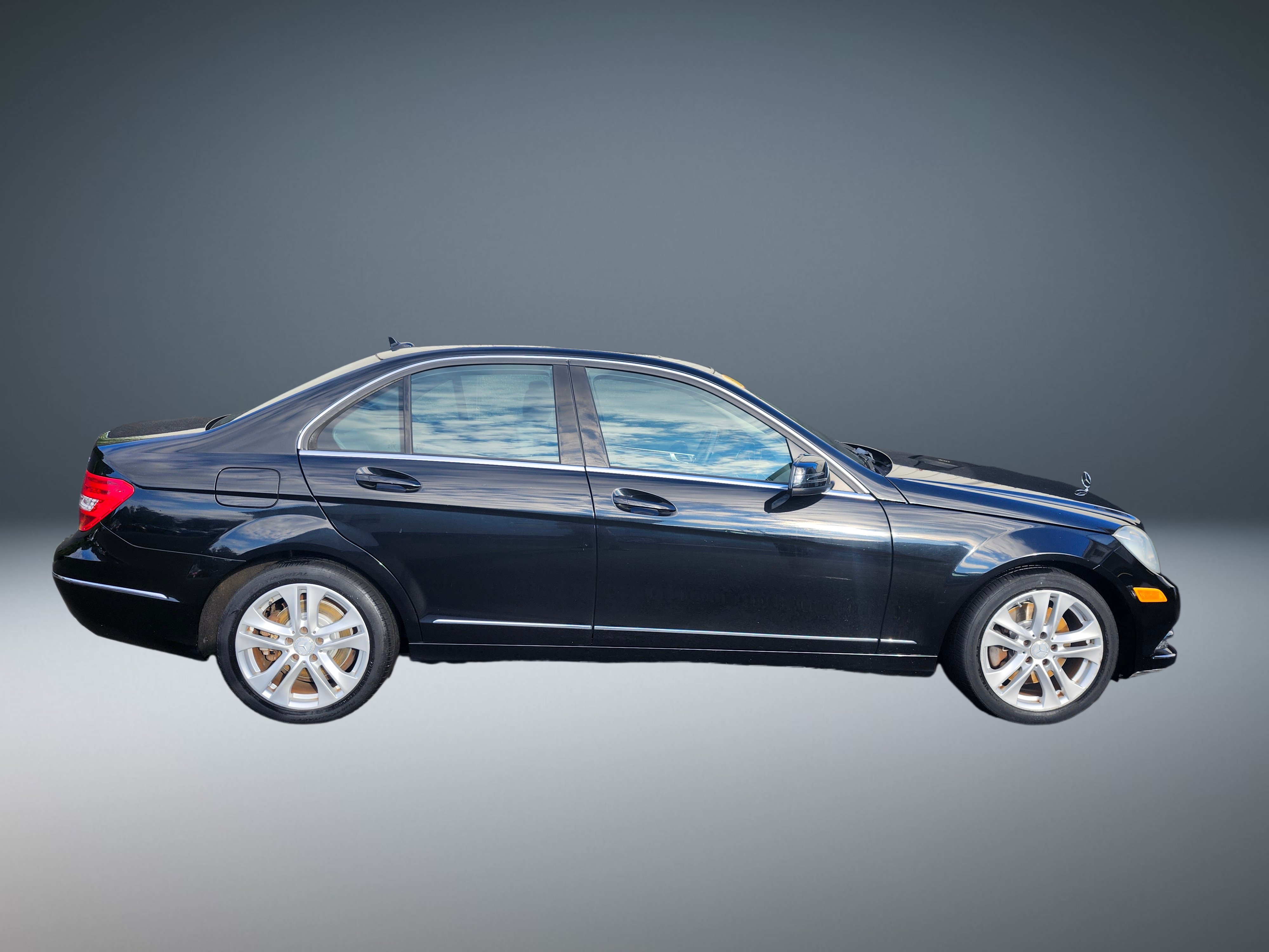 Used 2013 Mercedes-Benz C 300 4MATIC Sedan image 2