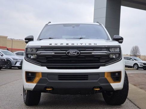 Used 2025 Ford Expedition Tremor image 3