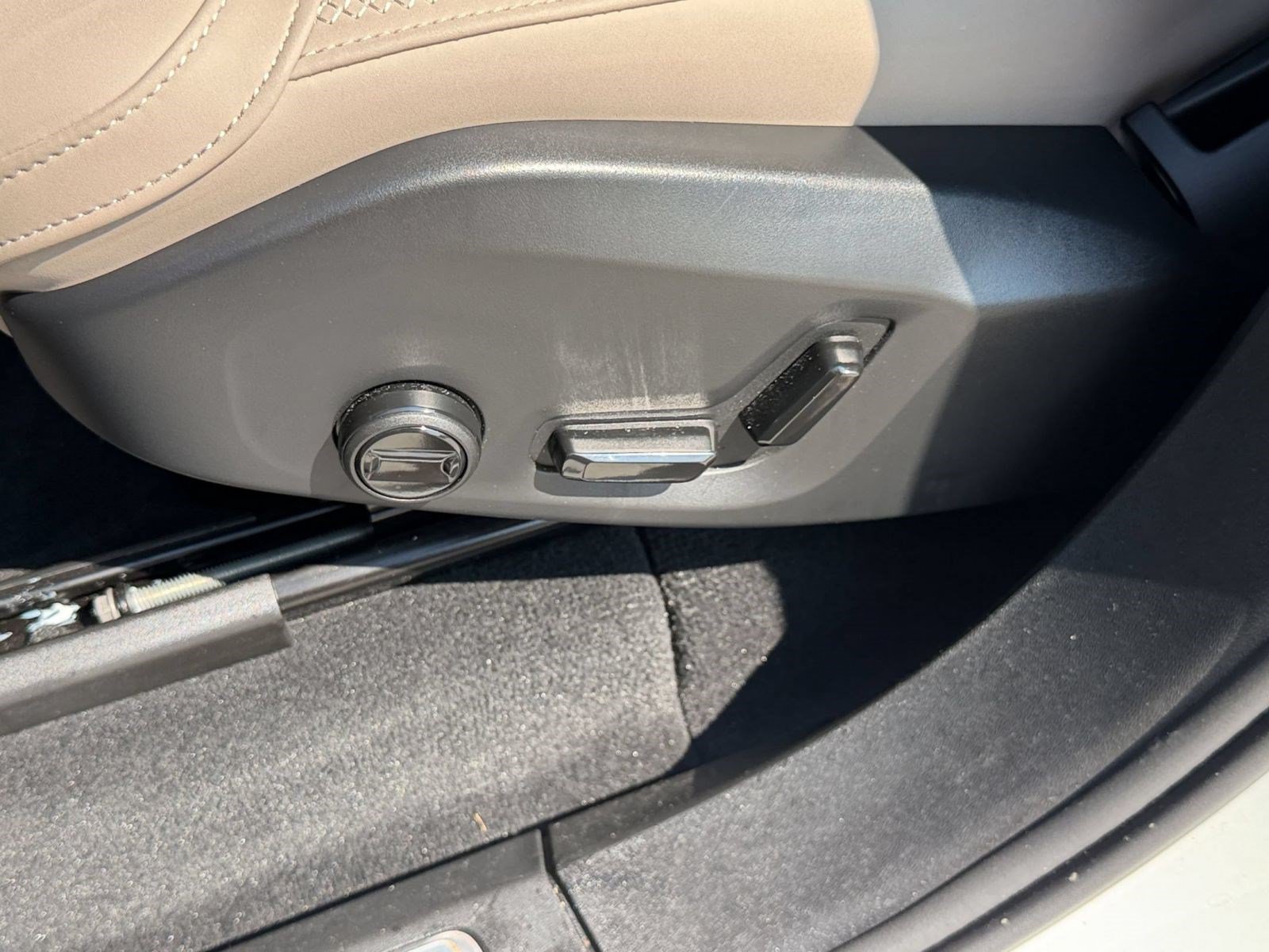 Certified 2026 Volvo XC90 B6 Plus AWD/4WD image 14