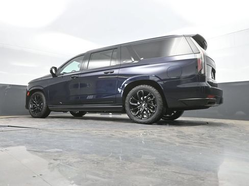 Used 2024 Cadillac Escalade ESV Sport Platinum w/ LPO, ONYX Package AWD/4WD image 44