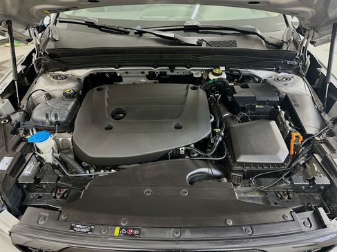 Used 2024 Volvo XC40 B5 Core w/ Climate Package image 36