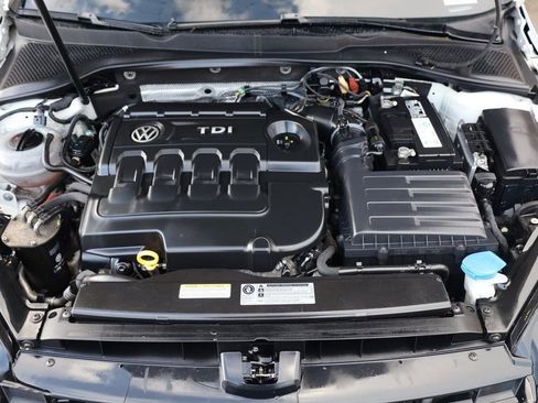 Used 2015 Volkswagen Golf TDI S image 10