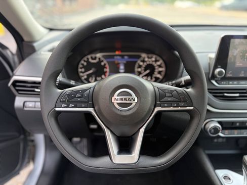 Used 2020 Nissan Altima 2.5 S FWD image 25