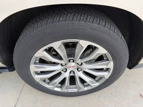 Used 2022 GMC Yukon XL Denali w/ Denali Ultimate Package AWD/4WD image 7