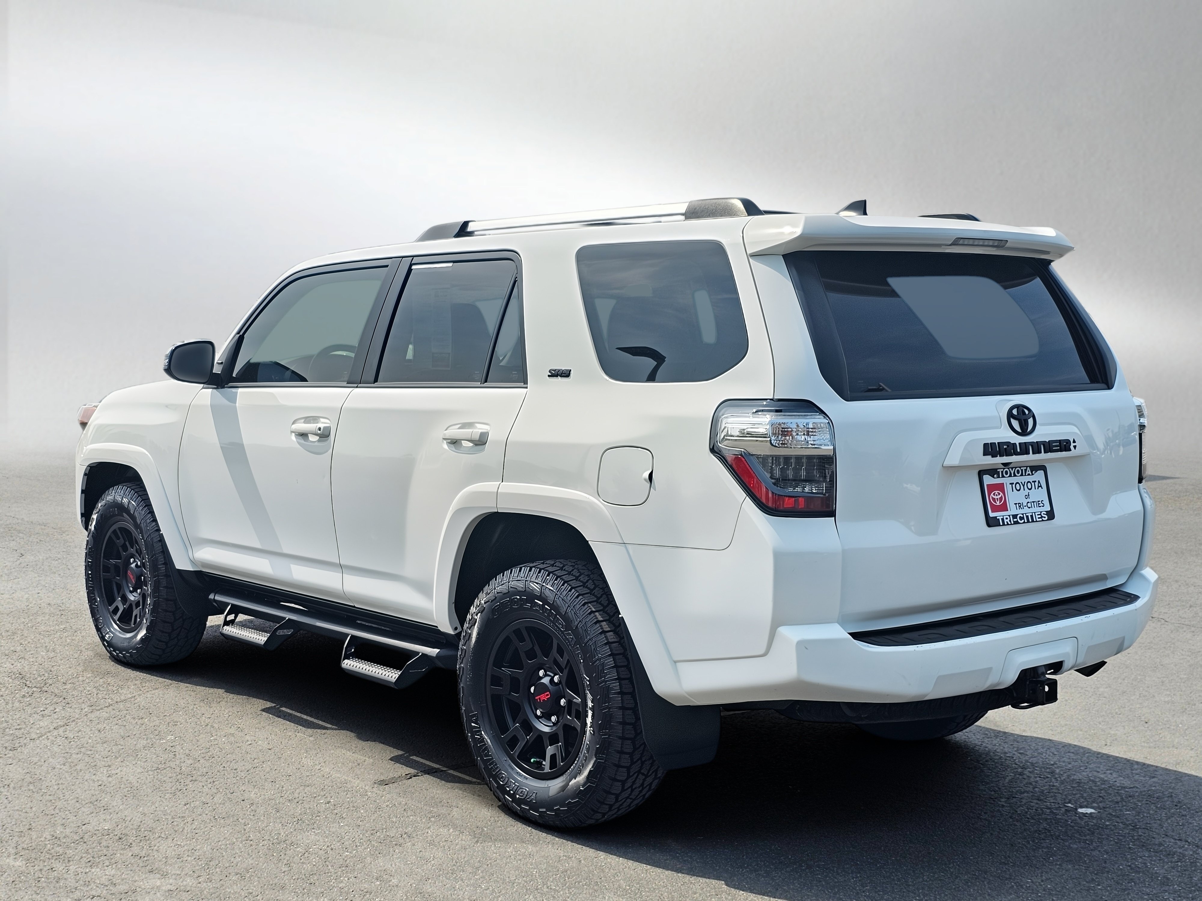 Used 2023 Toyota 4Runner SR5 Premium w/ Moonroof Package AWD/4WD image 3