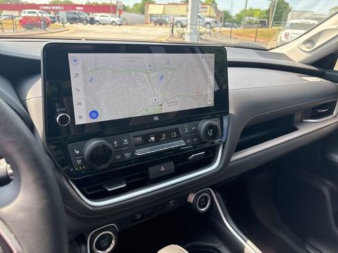 Used 2025 Toyota Grand Highlander AWD image 17