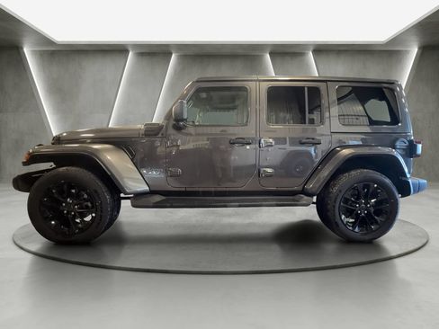 Used 2025 Jeep Wrangler Unlimited Sahara AWD/4WD image 4