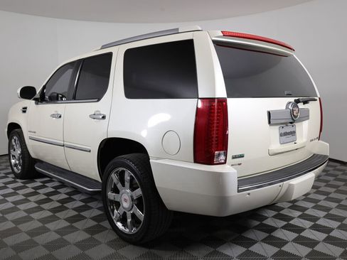 Used 2010 Cadillac Escalade Luxury AWD/4WD image 4
